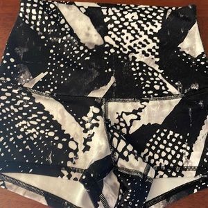 Lululemon black/white shorts size 2